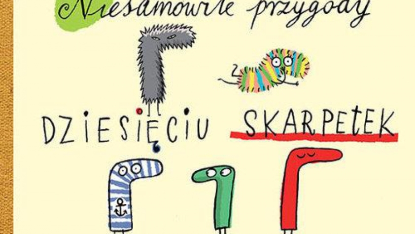 Okładka książki Skarpetki, na ktorej narysowane są skarpetki z oczami i nogami
