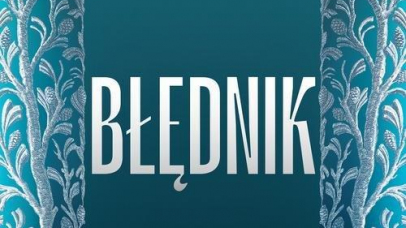 Okładka książki Błędnik na której widać zdobione kolumny na niebieskim tle.