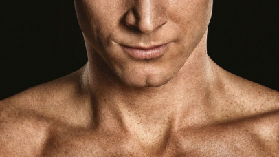 na czarnym tle zdjęcie Roberta Lewandowskiego