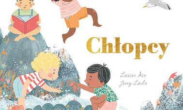 Okładka książki na której widać czterech chłopców bawiących się nad brzegiem morza.