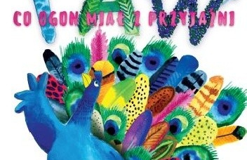 Na białym tle niebieski paw z kolorowym ogonem