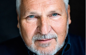 Na czarnym tle zdjęcie twarzy prezydenta