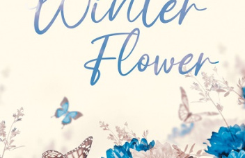 Na białym tle niebieskie motyle i kwiaty