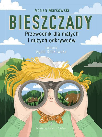 Dziecko w czapce patrzące przez lornetkę