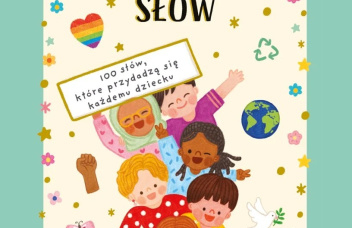 radosne dzieci na tle kolorowej okładki