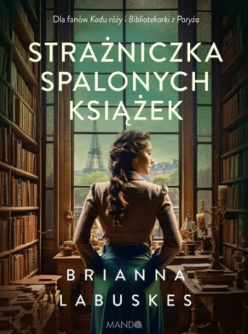 Kobieta w oknie biblioteki